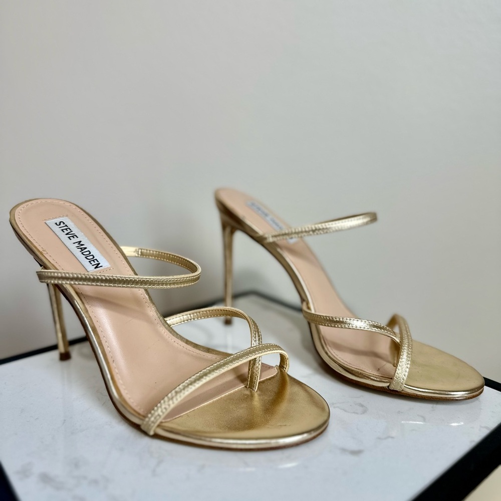 Steve Madden Bellezza Gold Ankle Strappy Heels Rounded Toe Size 8.5